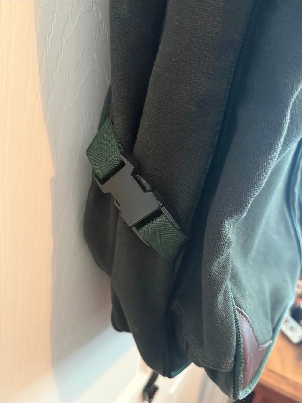 Orvis Battenkill Green and Brown Garment Bag with Dual Front Pockets